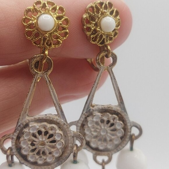 Vintage DANGLING White CHANDELIER EARRINGS Clip On Estate - Picture 6 of 6